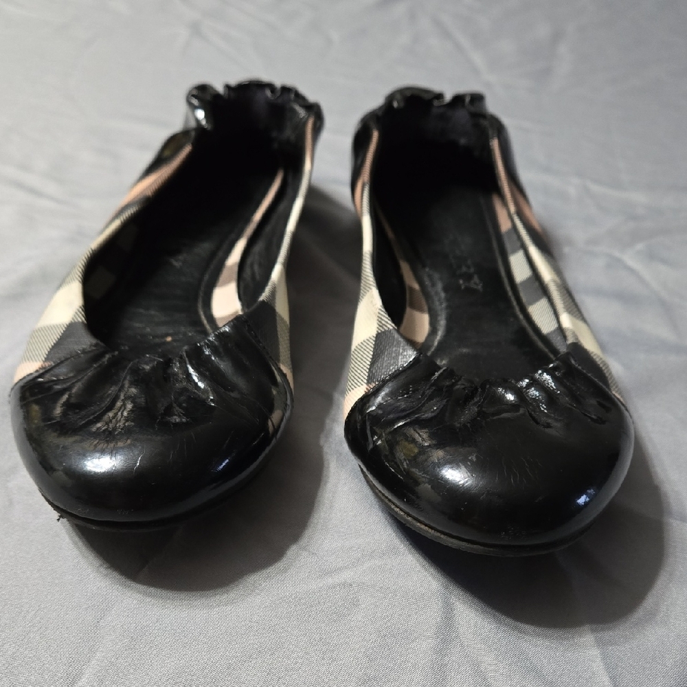 Burberry Sz 37  Womens Black and Cream Nova Soft Ballerina Flats